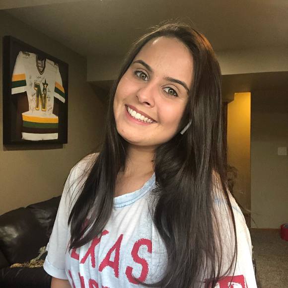 Profile Picture of Daniela Amoroso (@daniela2fb) on Poshmark