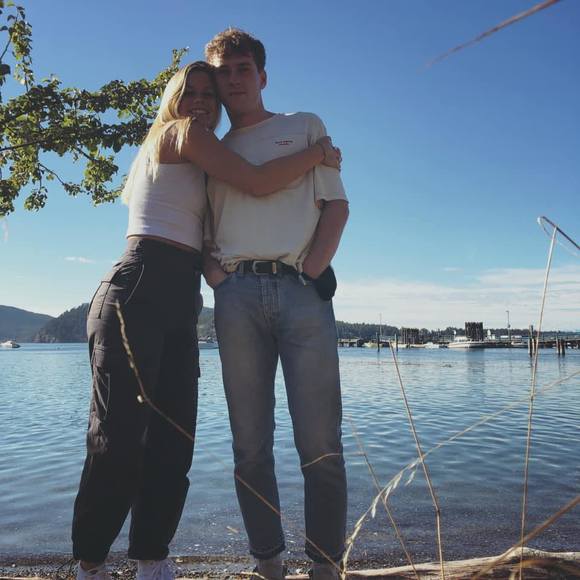 Profile Picture of Jules Hansen (@jules_hansen) on Poshmark