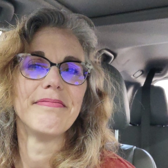 Profile Picture of Nichelle Markley (@nikenm07) on Poshmark