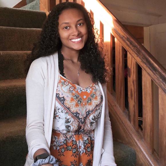 Profile Picture of Whitney Andrastek (@whitney9812) on Poshmark