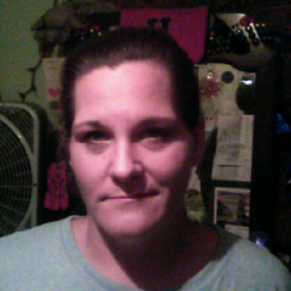 Profile Picture of Jessica Vallery (@jessastone) on Poshmark