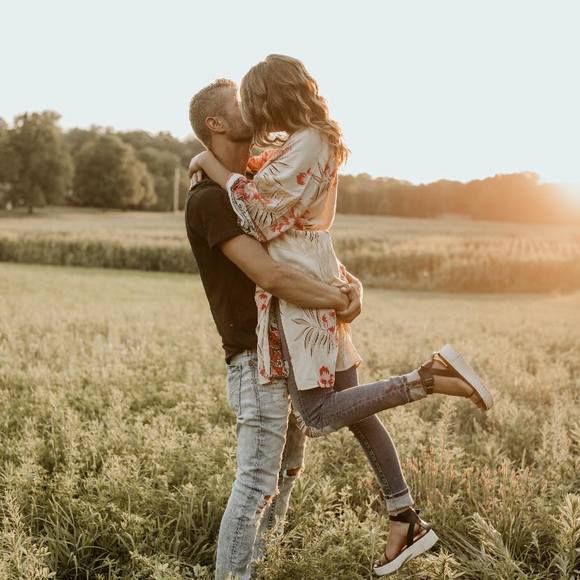 Profile Picture of Chloee Rozwarski (@chloeerozwarski) on Poshmark