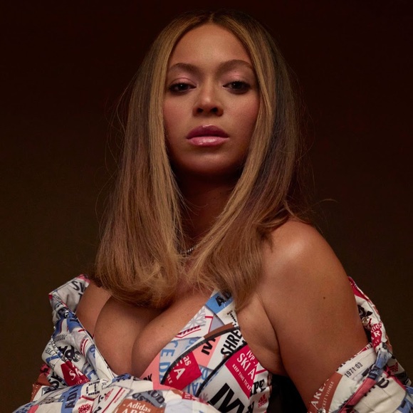 Profile Picture of Joy Rovaris (@neenasjoy) on Poshmark