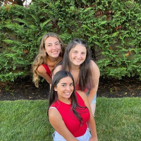 Profile Picture of Amanda Devito (@amandadevito198) on Poshmark