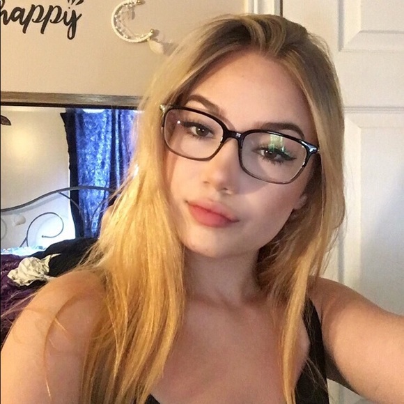 Profile Picture of Rhylee Bezanson (@rhylee02) on Poshmark