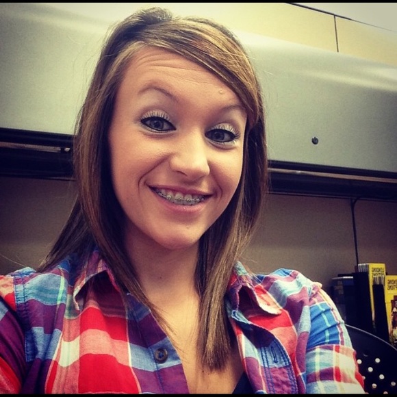 Profile Picture of Hailey James (@hjames13) on Poshmark