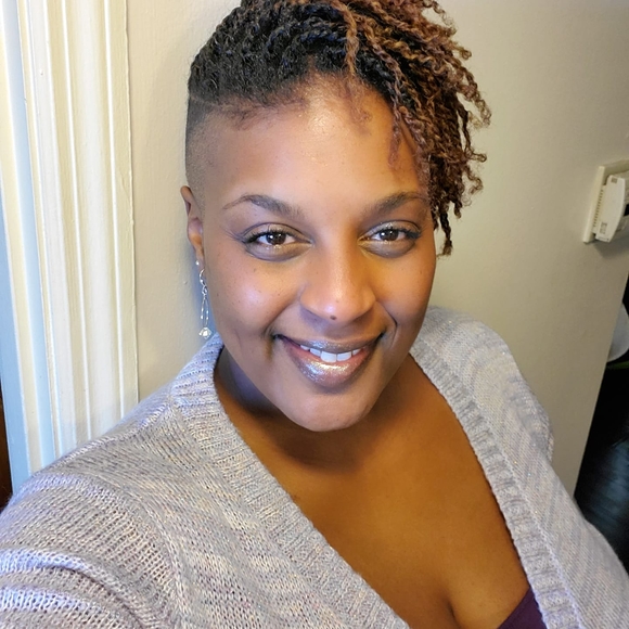 Profile Picture of Veronica Redding (@veron22669) on Poshmark