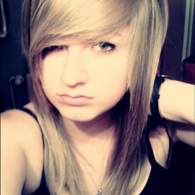 Profile Picture of Lisa Pusch (@BiteYouRawr) on Twitter