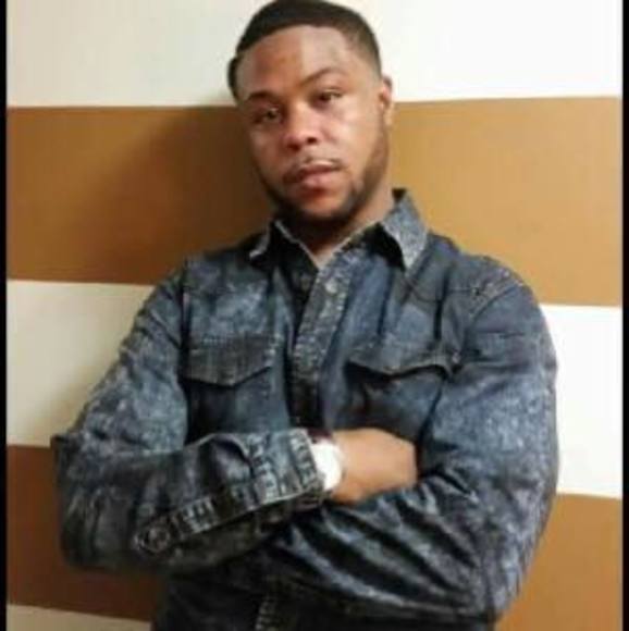 Profile Picture of Low Low (@low_l) on Poshmark