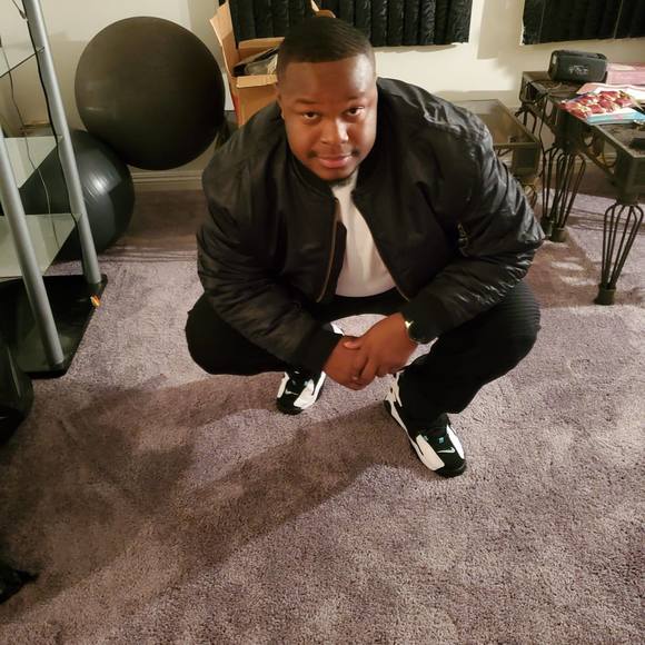 Profile Picture of Devonte Thompson (@trayshawn26) on Poshmark