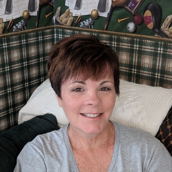 Profile Picture of Lynn Gmerek (@lgmerek109) on Poshmark