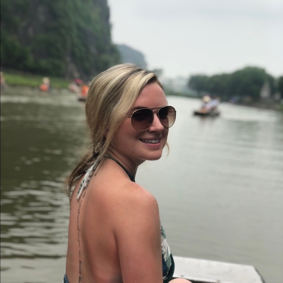 Profile Picture of Amanda Hopta (@ajhoppies1) on Poshmark