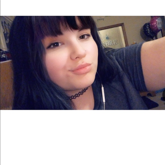 Profile Picture of Aubrey Shopher (@shop1123187) on Poshmark