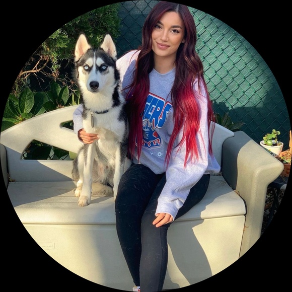 Profile Picture of Kristen Panarella (@kpannz) on Poshmark