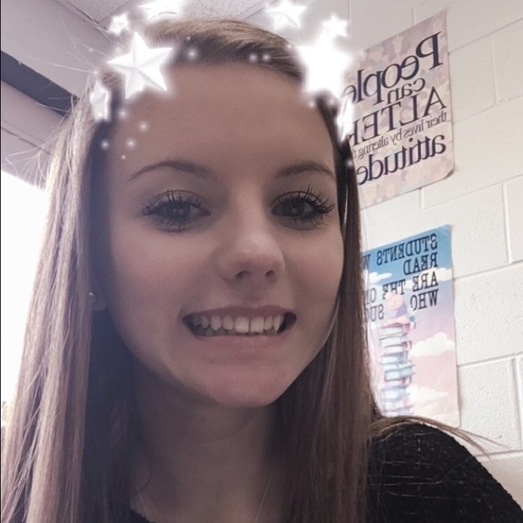Profile Picture of Maddi Ditter (@maddiditter) on Poshmark