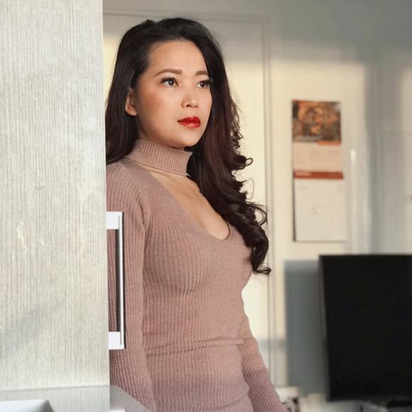 Profile Picture of Shine Billones (@shinebillones) on Poshmark