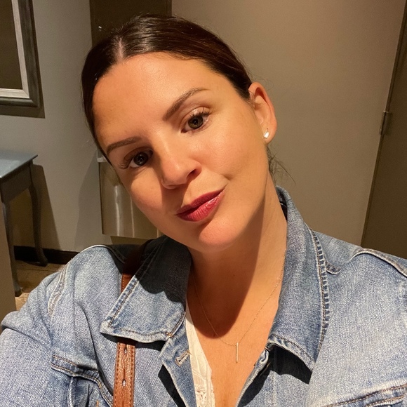 Profile Picture of Danielle Charest (@dcharest22) on Poshmark
