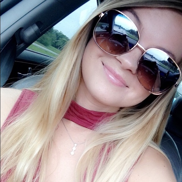 Profile Photo of Brittney Hawkins (@brittney1121) on Poshmark