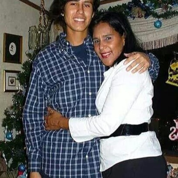 Profile Picture of Hisenia Sansonetti mendieta (@hisenias) on Poshmark