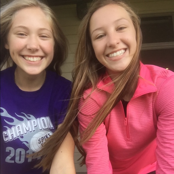 Profile Picture of Ally Pojar (@allyskysky) on Poshmark