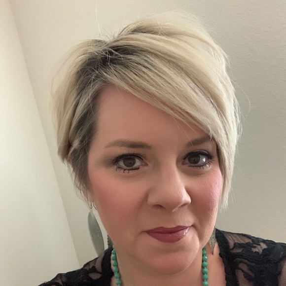 Profile Picture of Dana Jentsch (@djentsch) on Poshmark