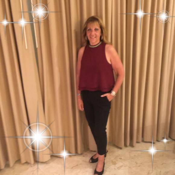 Profile Picture of Sandy Scordas (@scordas63) on Poshmark
