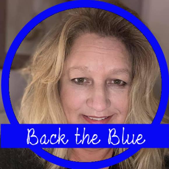 Profile Picture of Darlene Linxwiler (@dlinx) on Poshmark