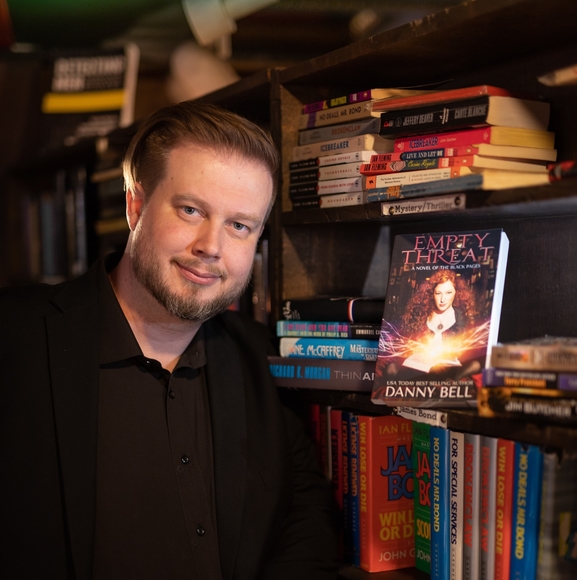 Profile Picture of Danny Bell (@dannybellngt) on Poshmark