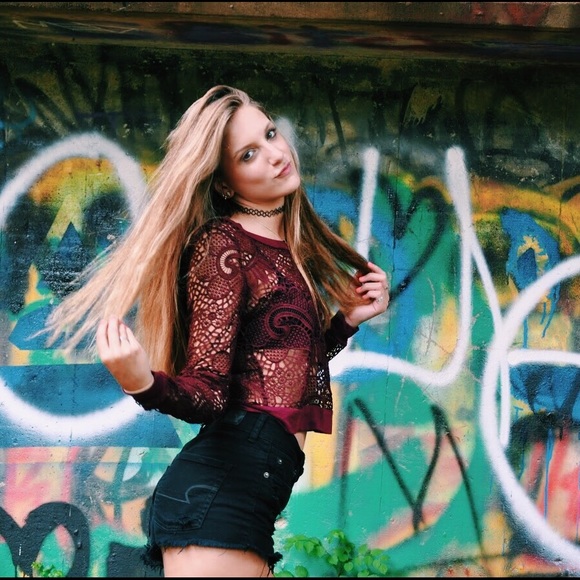 Profile Picture of Kate Laubacker (@kplaubacker) on Poshmark