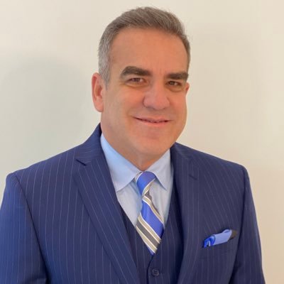 Profile Picture of Abelardo E. Rivera (@AbelardoSays) on Twitter