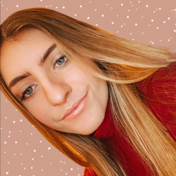 Profile Picture of Katelin Rudnik (@katelinrudnik) on Poshmark