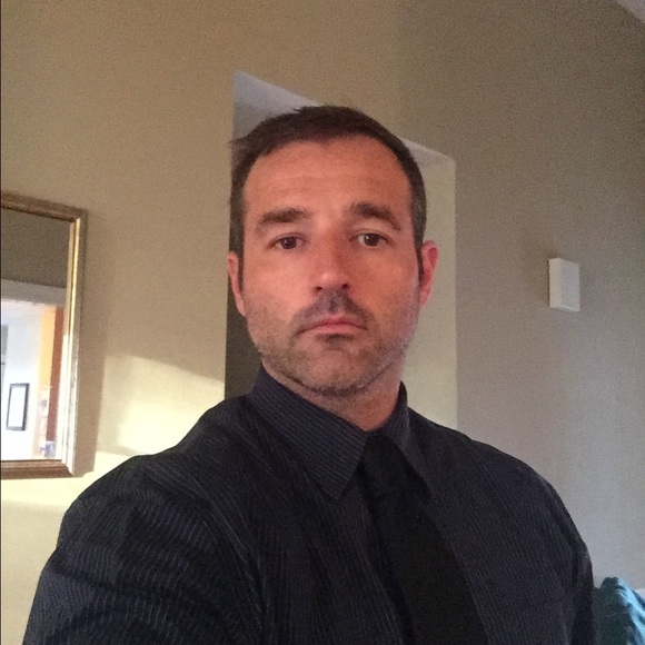 Profile Picture of Peter Ellis (@bballpellis) on Poshmark