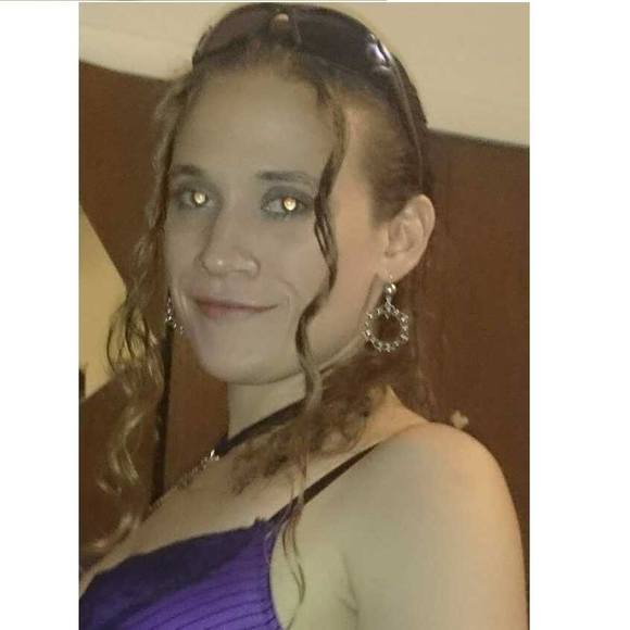 Profile Picture of Valerie Thomas chacon (@valelaine69) on Poshmark