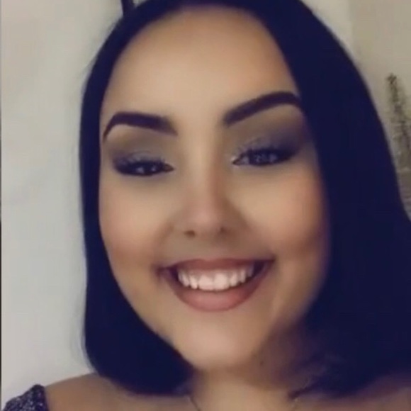 Daniela Quesada - Poshmark Profile Picture of Daniela Quesada (@daniellaamaraa) on Poshmark