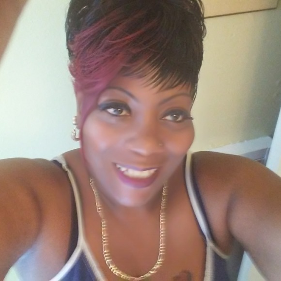 Profile Picture of Aretha Miller (@sugara51) on Poshmark