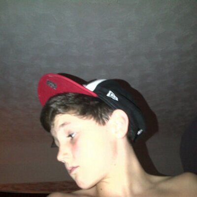 Profile Picture of CT;LikesMintIceCream (@ChrisEdTongue) on Twitter