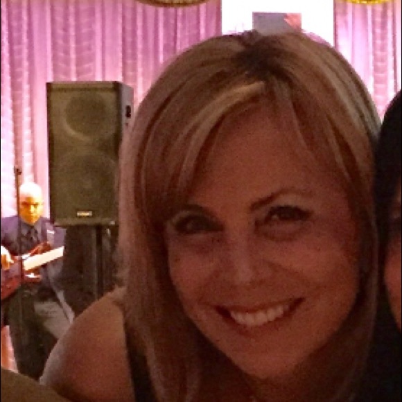 Profile Picture of Carla Eccleston (@carlayarn) on Poshmark
