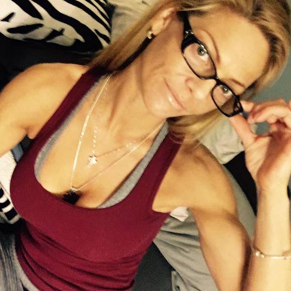 Profile Picture of Jennifer Deyonker (@d_yonks) on Poshmark