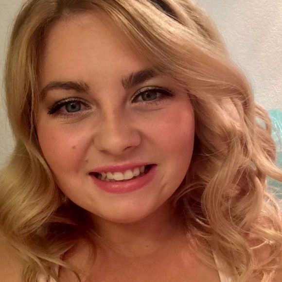 Profile Picture of Danielle Bernhard (@danielledmb) on Poshmark