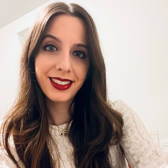 Profile Picture of Alexandra Esposito (@amesposito8394) on Poshmark