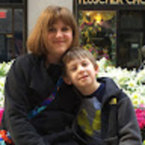 Profile Picture of Gillian Weaver (@gillianweave658) on Poshmark