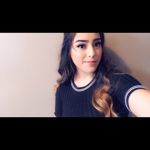 Profile Picture of Lizbeth Cabanas (@lizbethh_35) on Poshmark