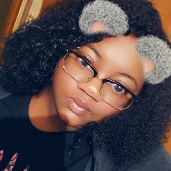 Profile Picture of Alicia Maxwell (@msrice2017) on Poshmark