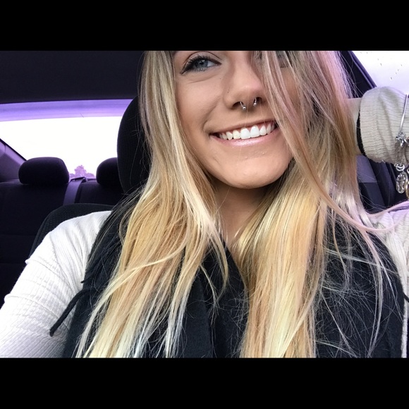 Profile Picture of Jenna Kozma (@jnikki13) on Poshmark