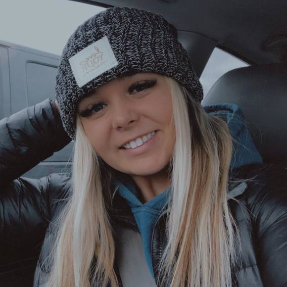 Profile Picture of Cali Podraza (@calipodraza) on Poshmark