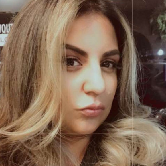 Profile Picture of Vivian Labbad (@vlabbad) on Poshmark