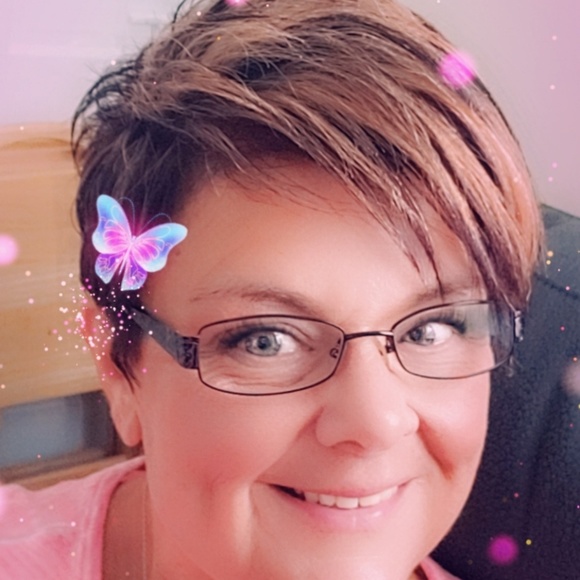 Profile Picture of Tammy Varady (@tammyv49) on Poshmark
