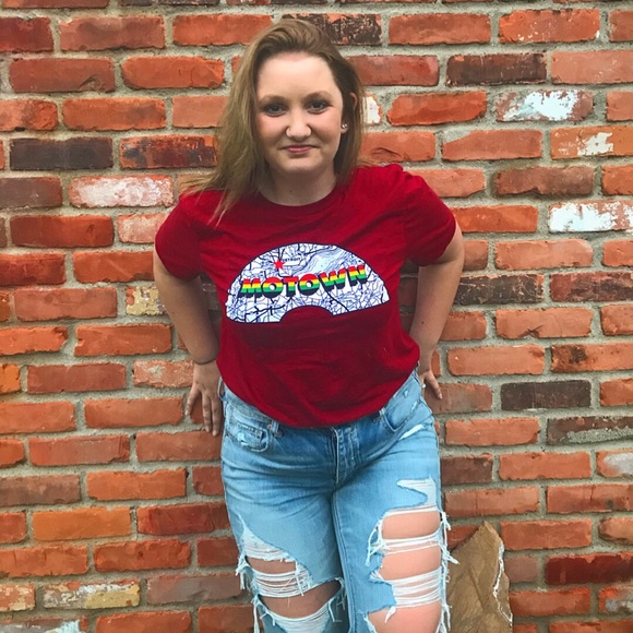 Profile Picture of Ky Beesley (@kylabee1299) on Poshmark
