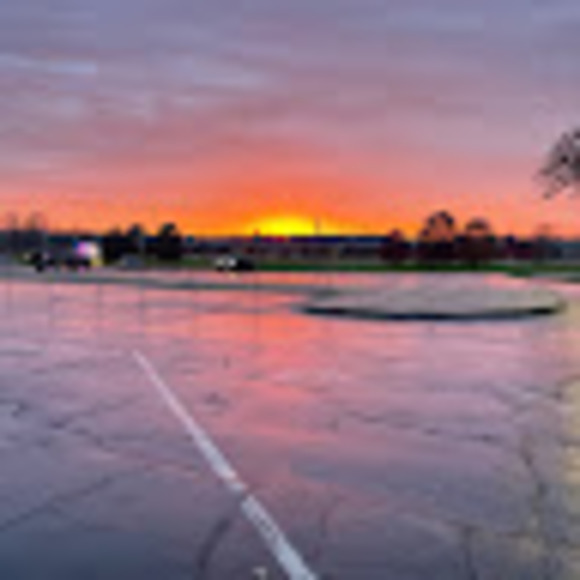 Profile Picture of Lauren Budreau (@lbudreau98) on Poshmark