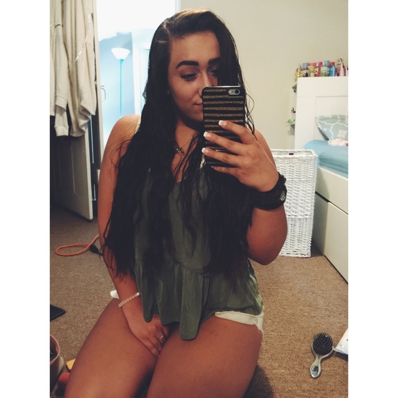 Profile Picture of Karli Strizziere (@kstrizziere) on Poshmark